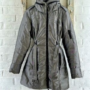 ARMANI Exchange A/X Silver/Gray Puffer Jacket.
EUC Small